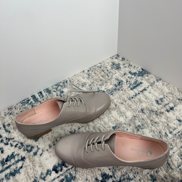 White Mountain Light Grey Leather Oxfords Size 6 - Picture 8 of 16